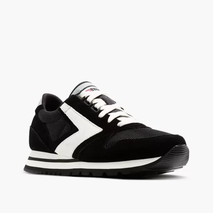 Brooks Chariot
